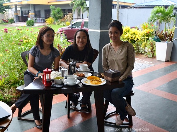 L-R: Bernadith Barrientos (staff), me, Rowena (co-owner) enjoying breakfast.