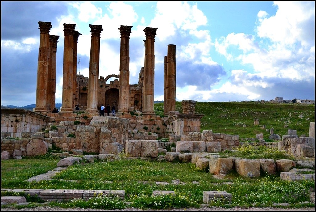 artemis temple roman ruins in jerash