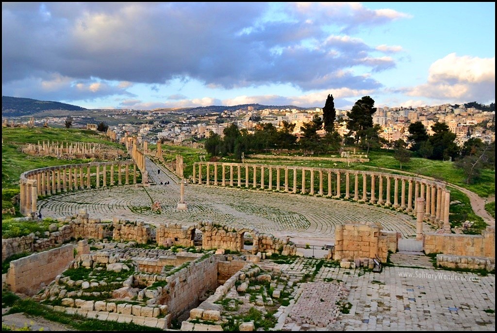 oval plaza roman ruins in jerash