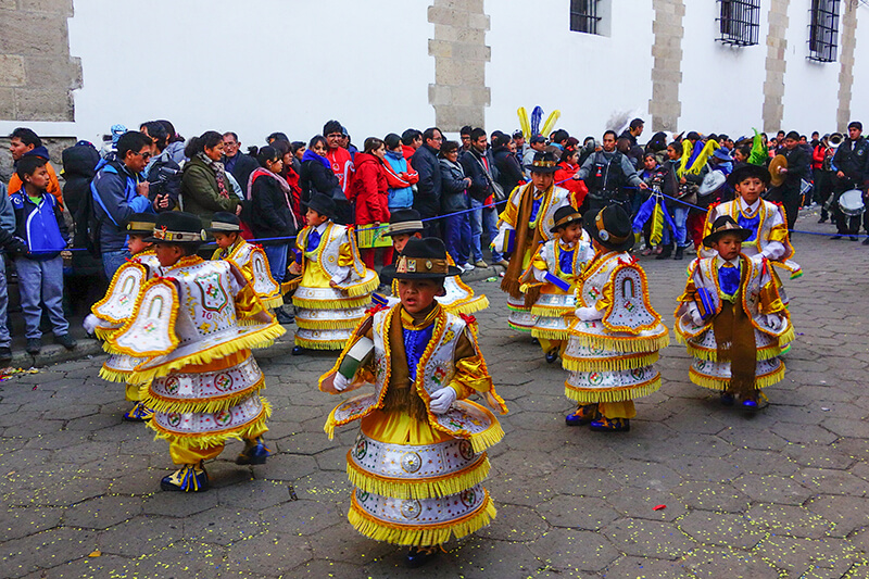 Bolivia_Potosi_San-Bartolome_parade_boys