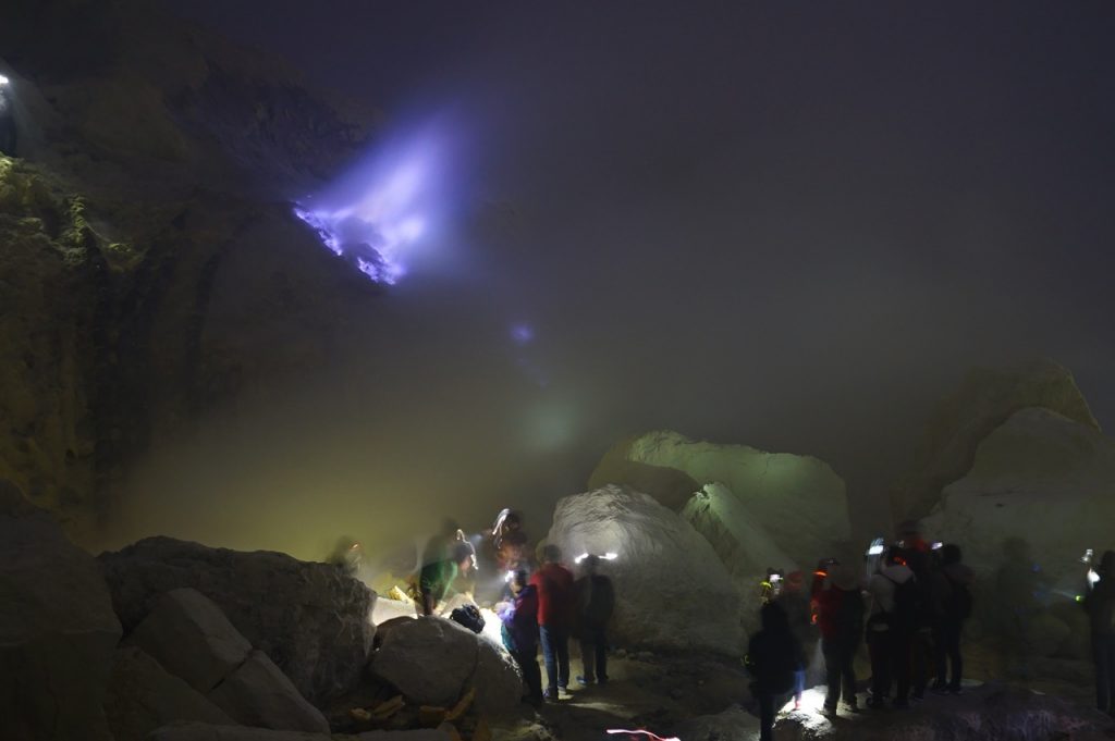 ijen crater blue flame