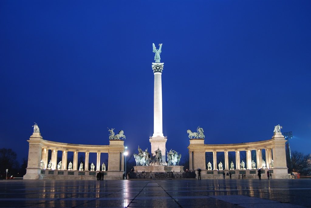 budapest heroes square