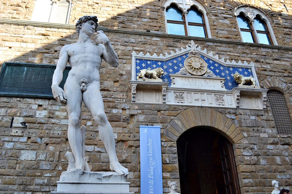 Estatua de David en el Palazzo Vecchio Florencia Italia