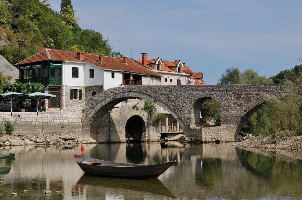 Puente en Montenegro Consejos para viajar solo