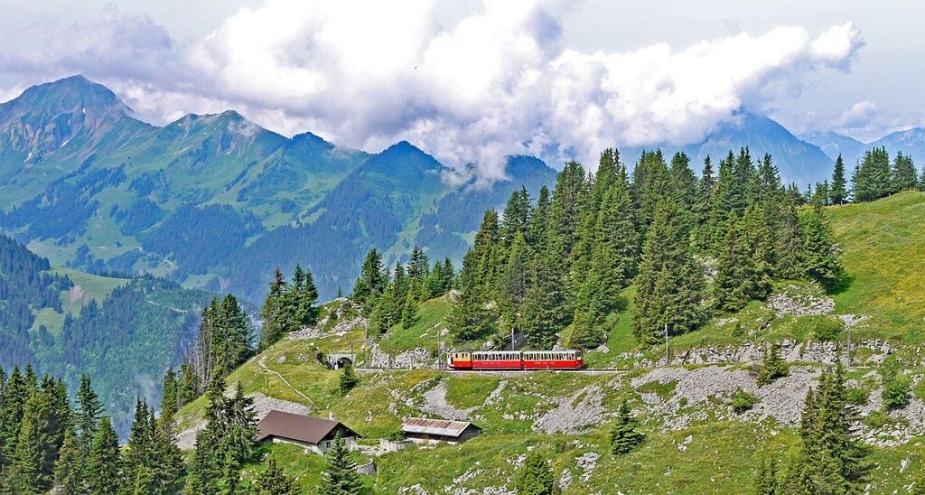 El hermoso viaje en tren en Interlaken.